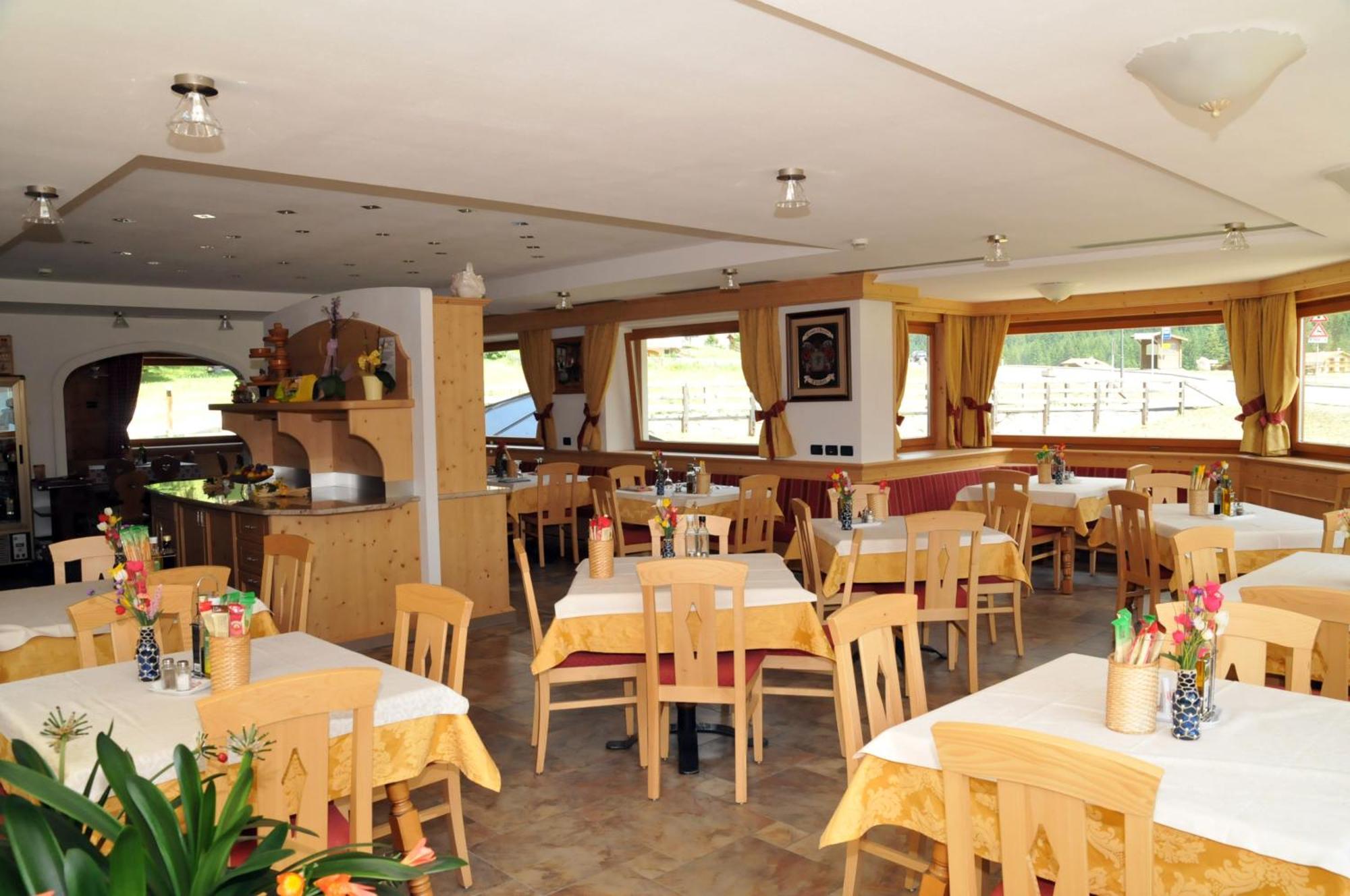 Hotel Ciamol Campitello di Fassa Luaran gambar