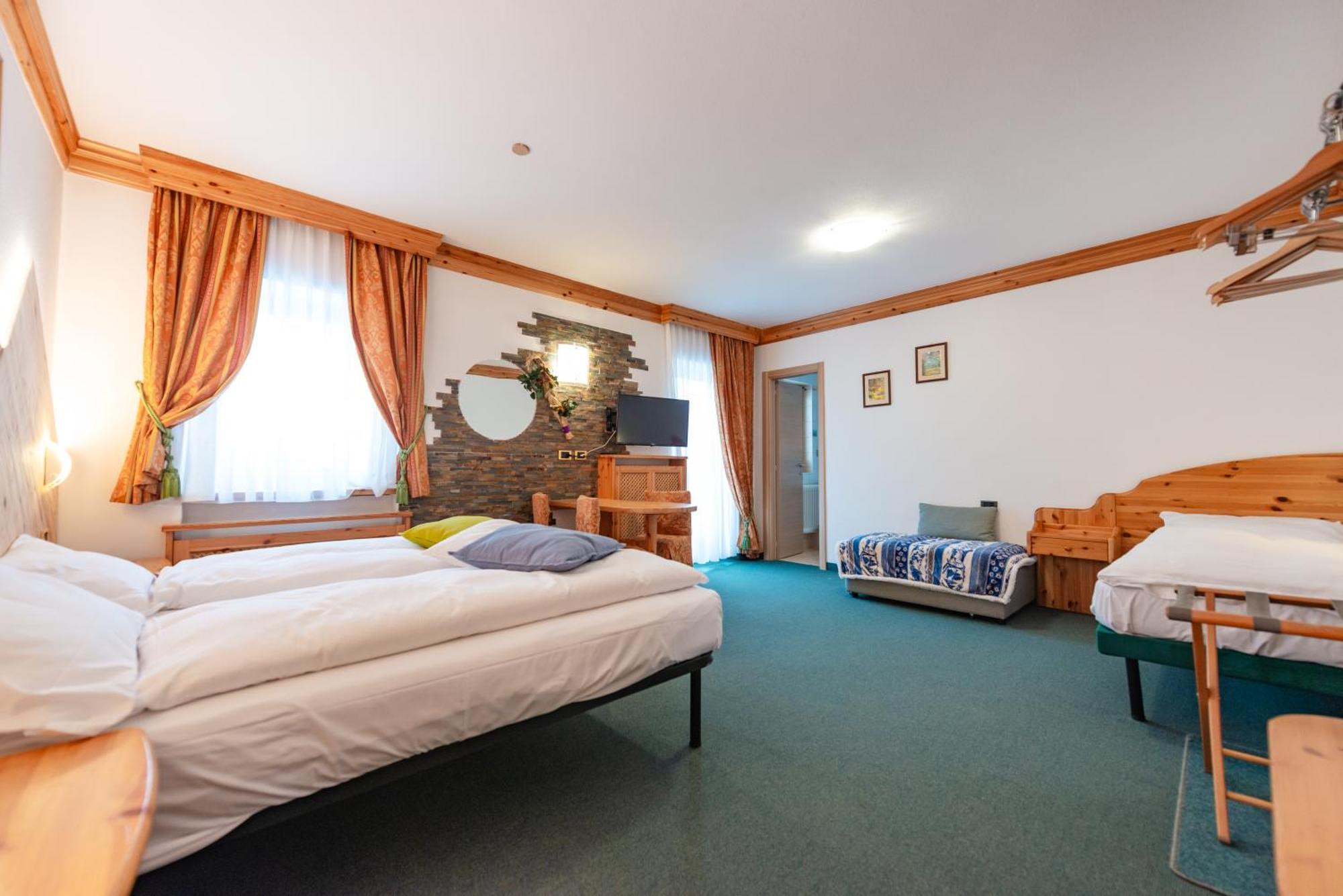 Hotel Ciamol Campitello di Fassa Luaran gambar