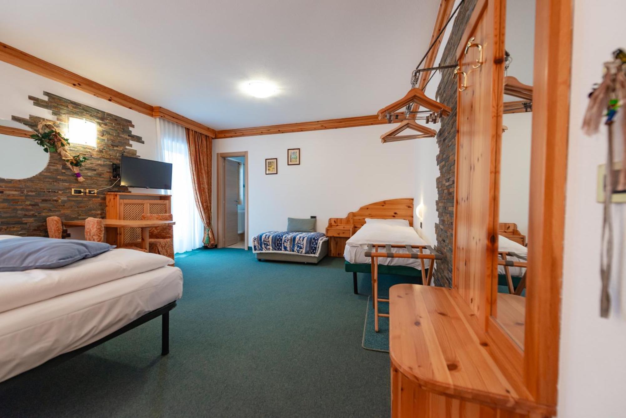 Hotel Ciamol Campitello di Fassa Luaran gambar