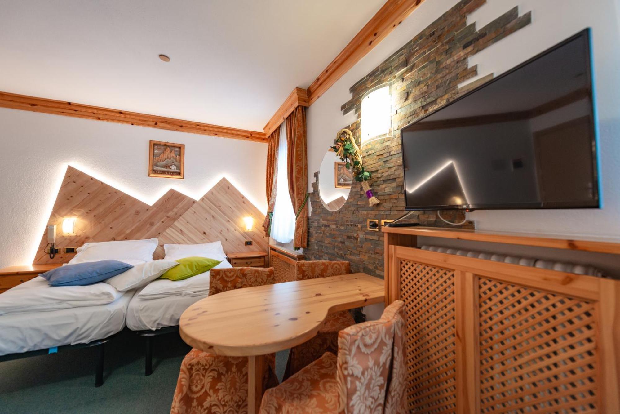 Hotel Ciamol Campitello di Fassa Luaran gambar