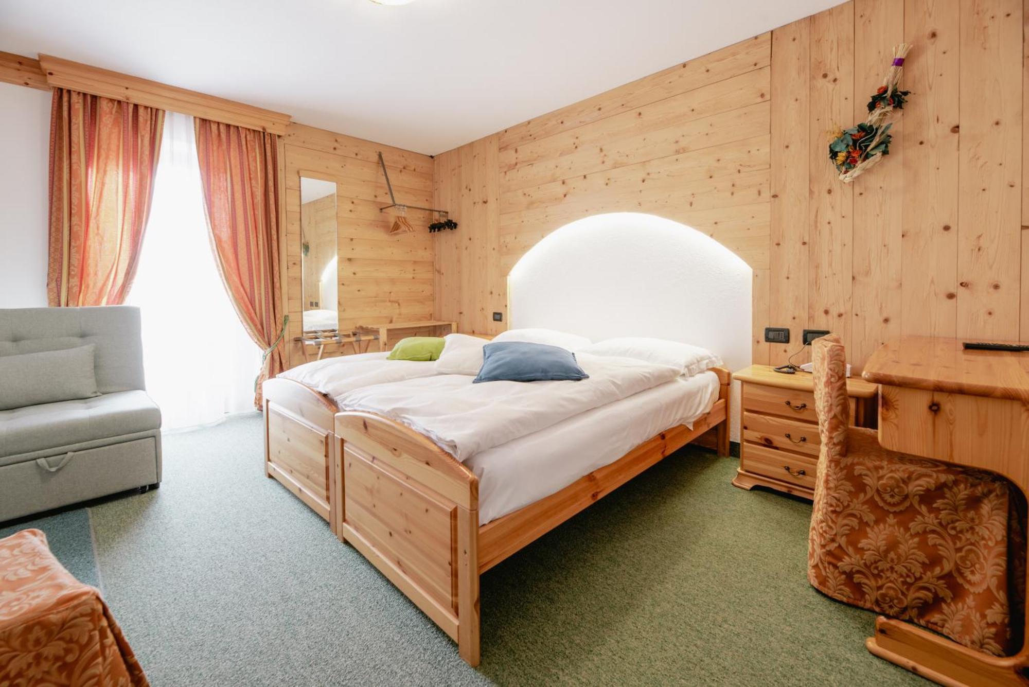 Hotel Ciamol Campitello di Fassa Luaran gambar